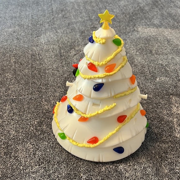 🎂 Disney Christmas popcorn bucket 🍿 - Picture 3 of 5